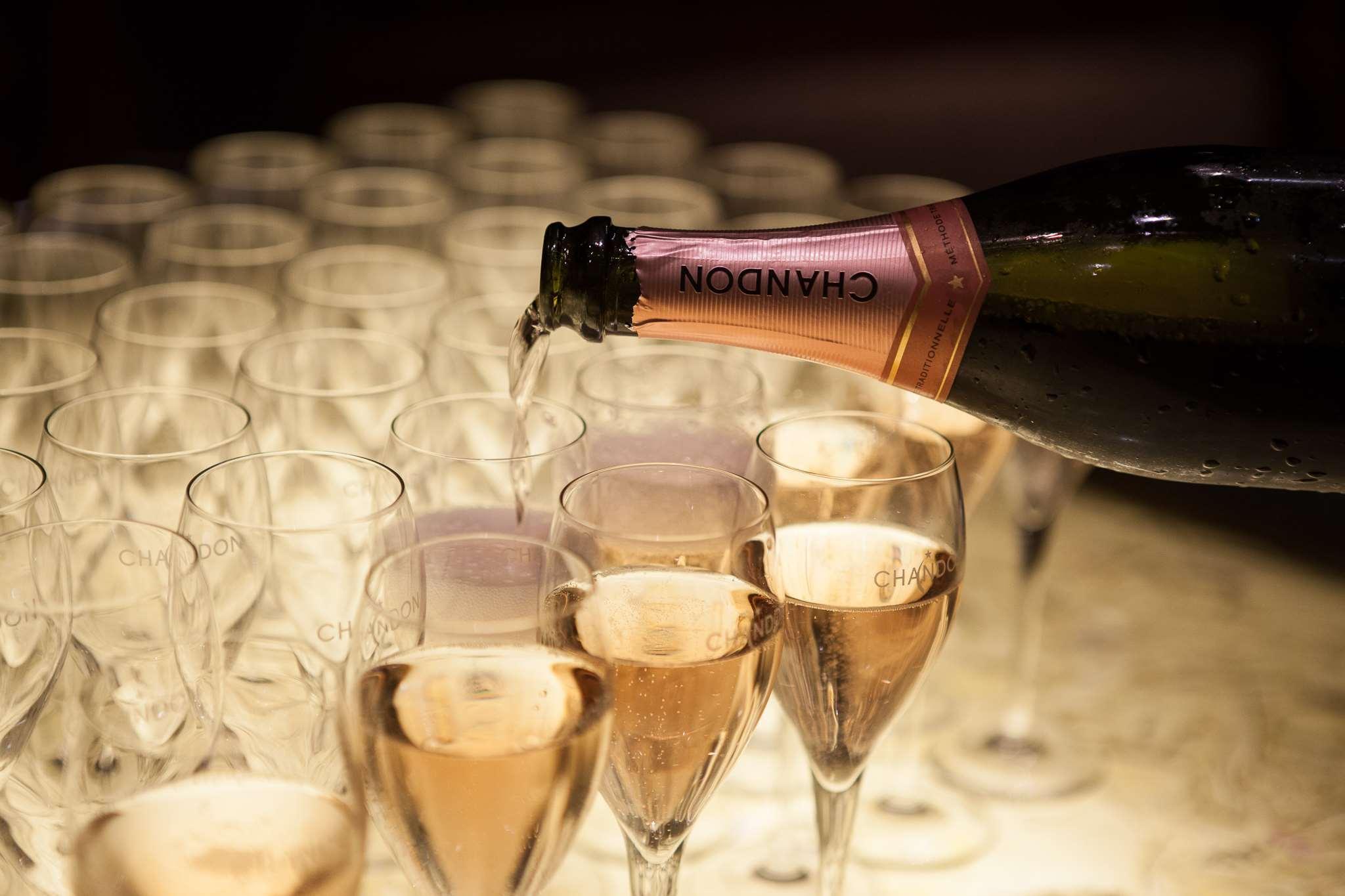 Park Hyatt Melbourne Hotel Ngoại thất bức ảnh Champagne being poured