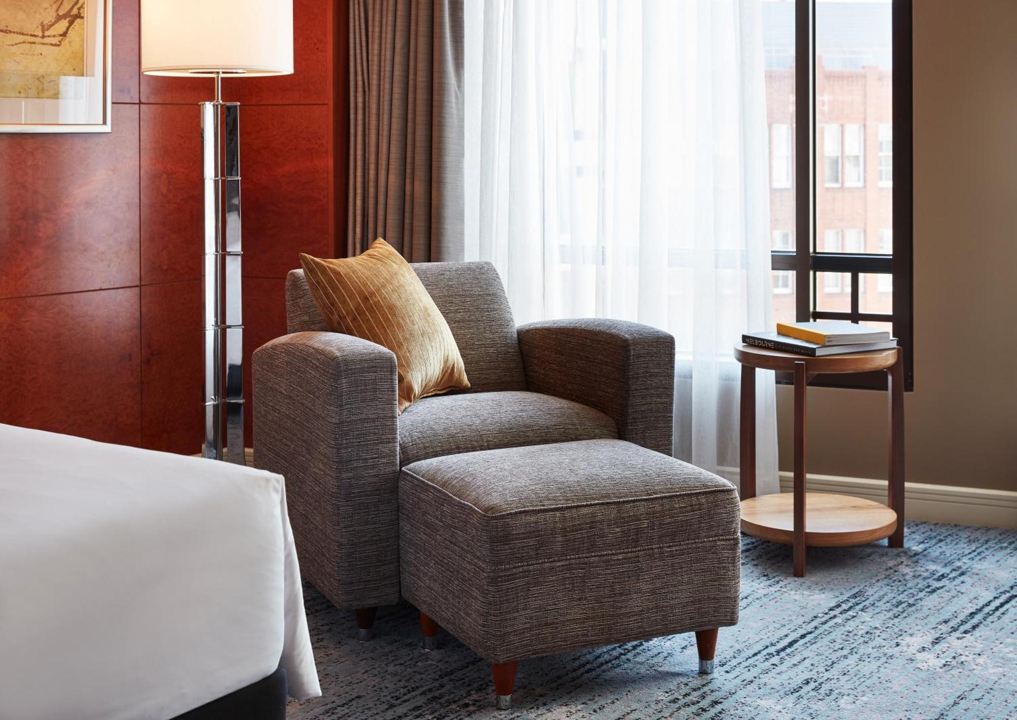 Park Hyatt Melbourne Hotel Ngoại thất bức ảnh A chair and ottoman