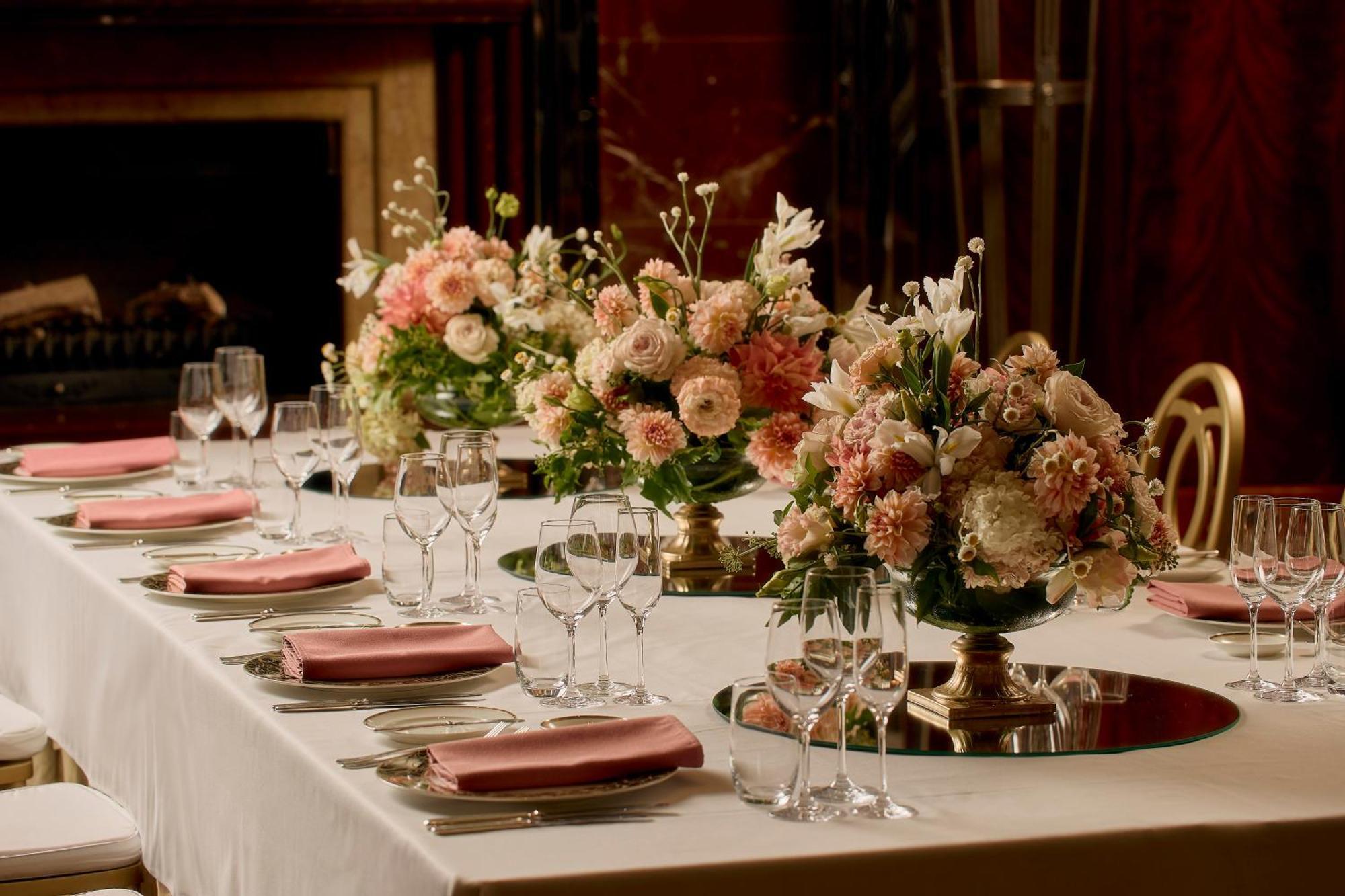 Park Hyatt Melbourne Hotel Ngoại thất bức ảnh A table set for a formal dinner