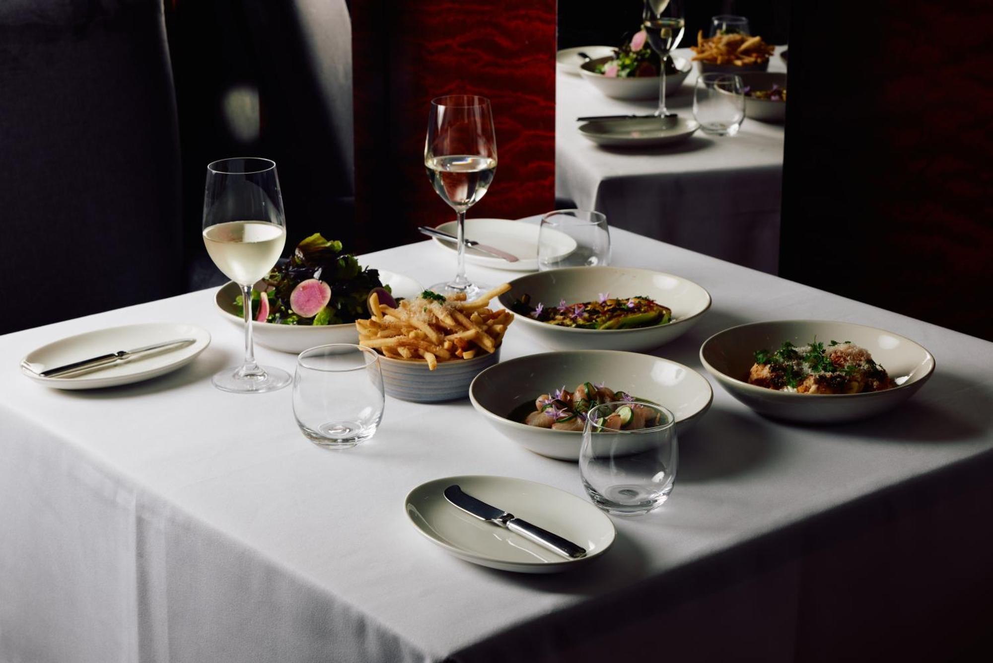 Park Hyatt Melbourne Hotel Ngoại thất bức ảnh A selection of dishes at the restaurant