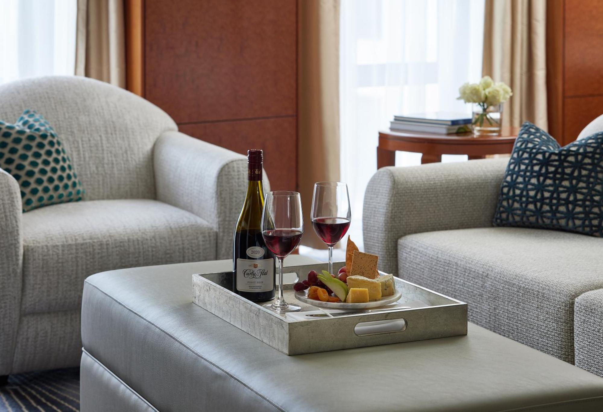 Park Hyatt Melbourne Hotel Ngoại thất bức ảnh A wine and cheese platter