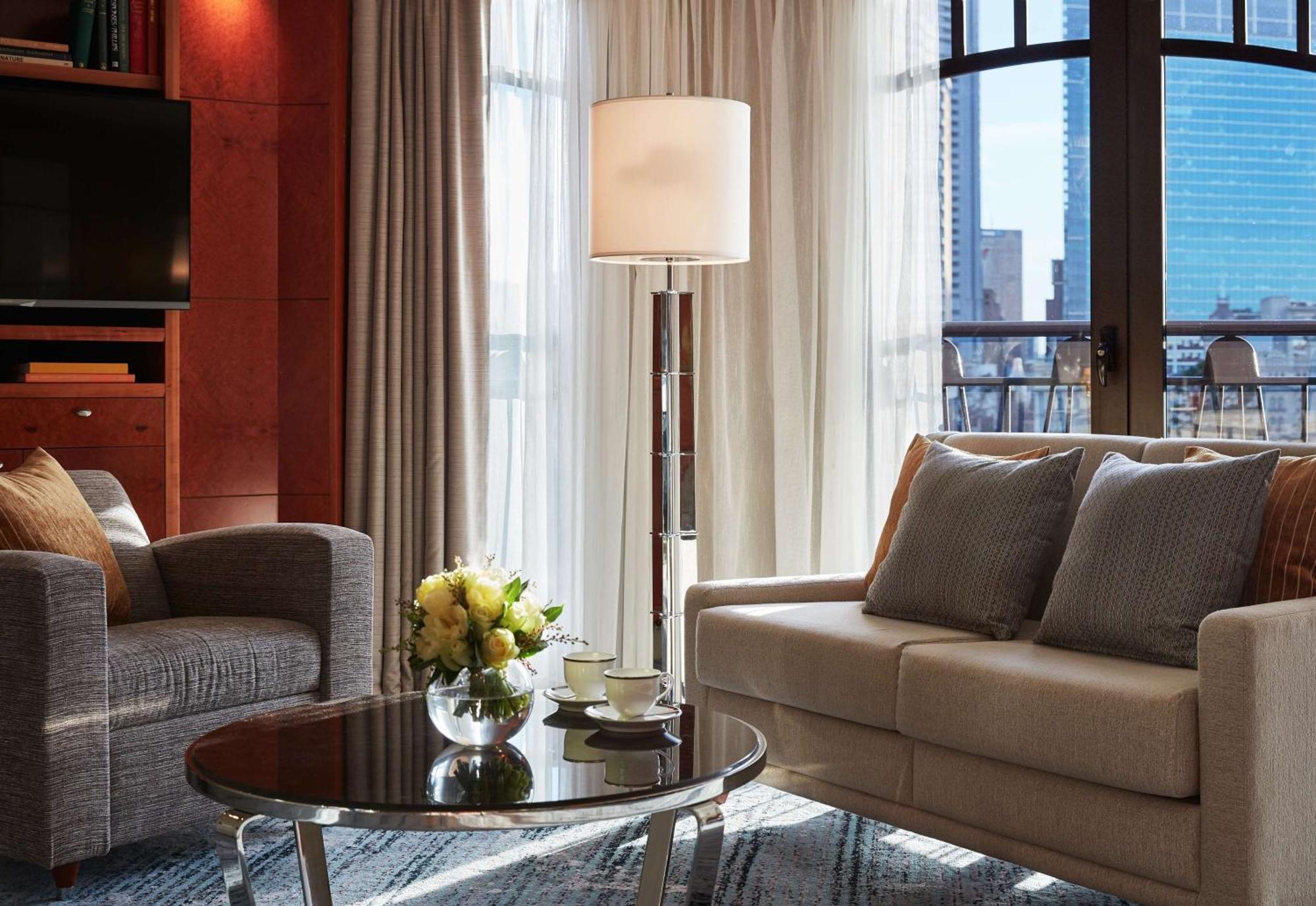 Park Hyatt Melbourne Hotel Ngoại thất bức ảnh A living room at the Mandarin Oriental, New York