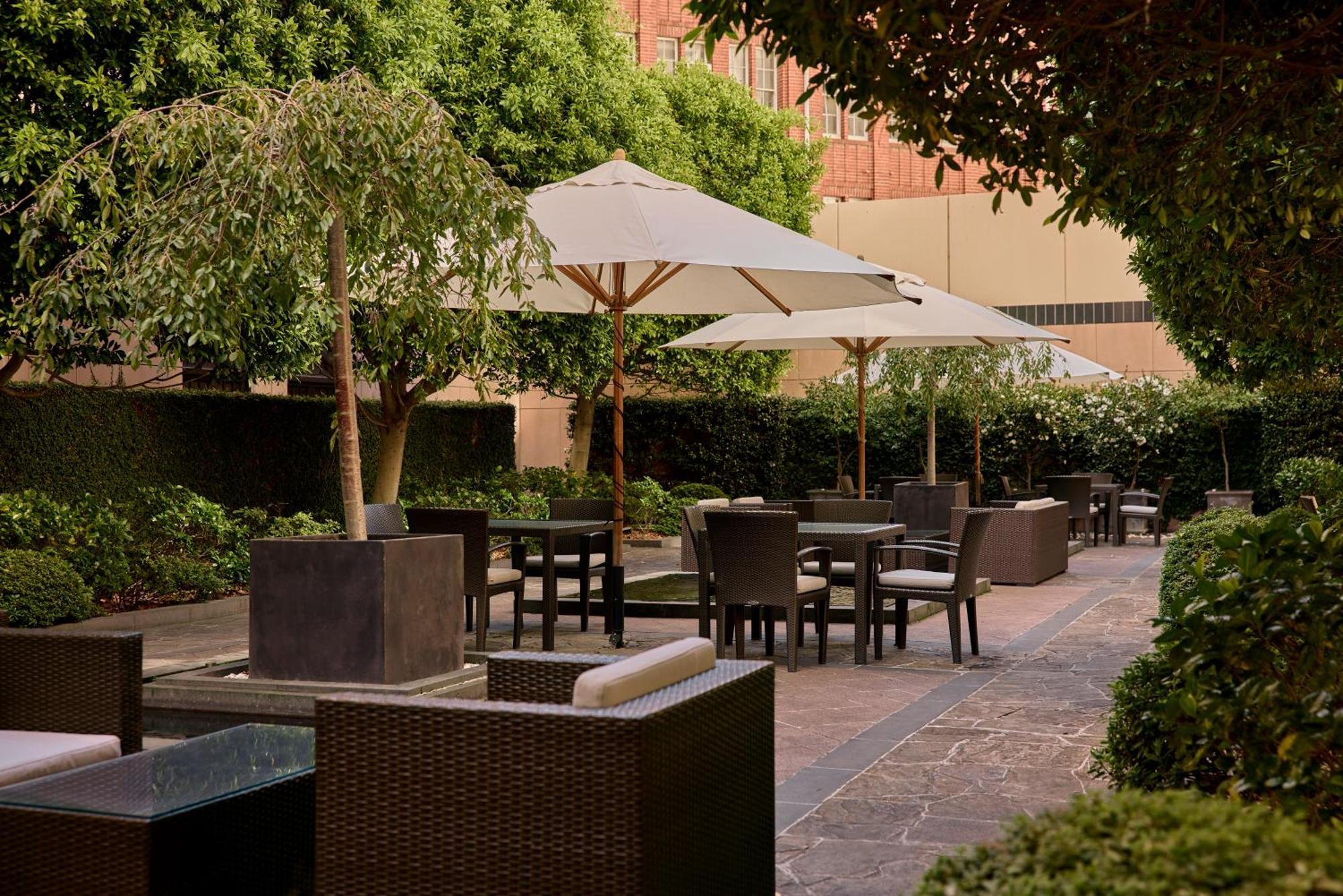 Park Hyatt Melbourne Hotel Ngoại thất bức ảnh The hotel's garden